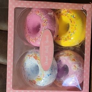Donut bath bombs
